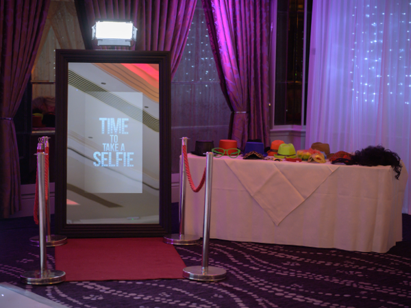 Grosvenor Pulford Photobooth, Selfie Miror, Magic Mirror, photo booth Chester