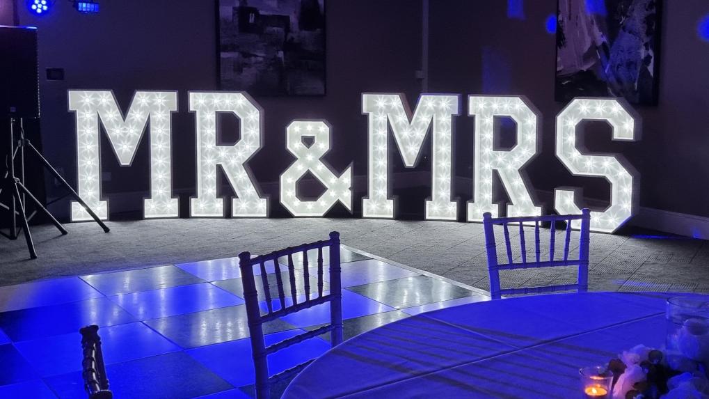 Hilton DoubleTree Chester MR&MRS Letters Light up